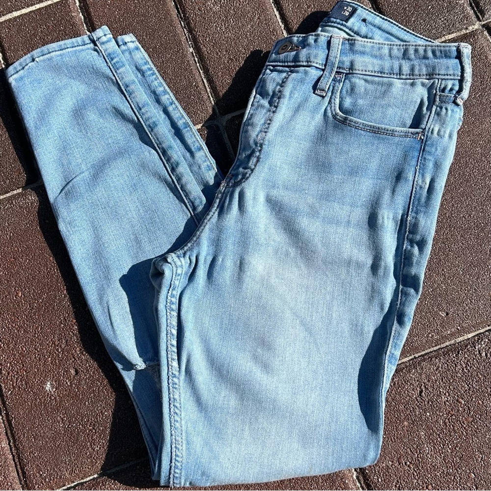 Hollister High Rise Super Skinny Jeans - Picture 2 of 10